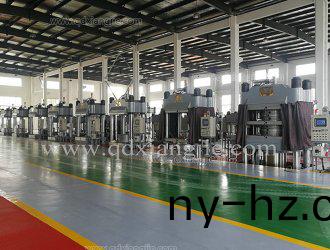新(xin)設(shè)計(ji)實(shi)心胎(tai)硫(liu)化機(jī)