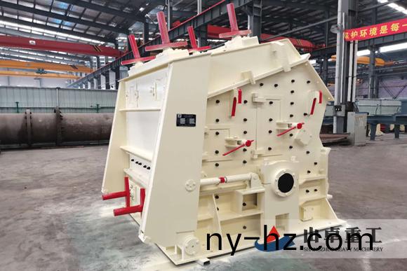 反擊式(shi)破碎機