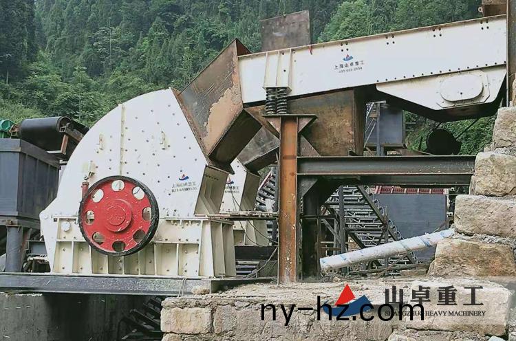 鎚式破碎(sui)機現(xiàn)場